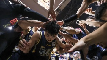 广东男篮今日动态更新！球队四人爆发赢下主场比赛，杜锋指导深夜发言，徐杰险些成背锅之人